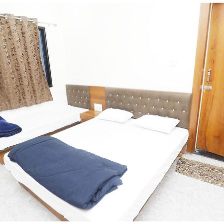 Premium Hotel Ujjain - G A R I M A - Near Mahakal Temple And Rivar - Railway Station - Hygiene & Spacious Room - With Wifi- And Parking Facilities - Best Hotel In 乌贾因 外观 照片