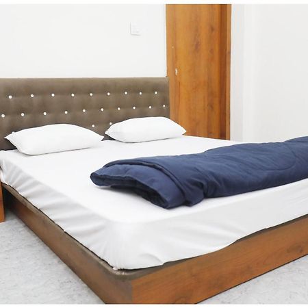 Premium Hotel Ujjain - G A R I M A - Near Mahakal Temple And Rivar - Railway Station - Hygiene & Spacious Room - With Wifi- And Parking Facilities - Best Hotel In 乌贾因 外观 照片
