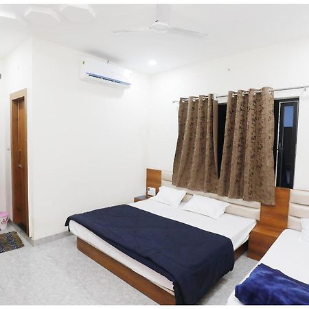 Premium Hotel Ujjain - G A R I M A - Near Mahakal Temple And Rivar - Railway Station - Hygiene & Spacious Room - With Wifi- And Parking Facilities - Best Hotel In 乌贾因 外观 照片