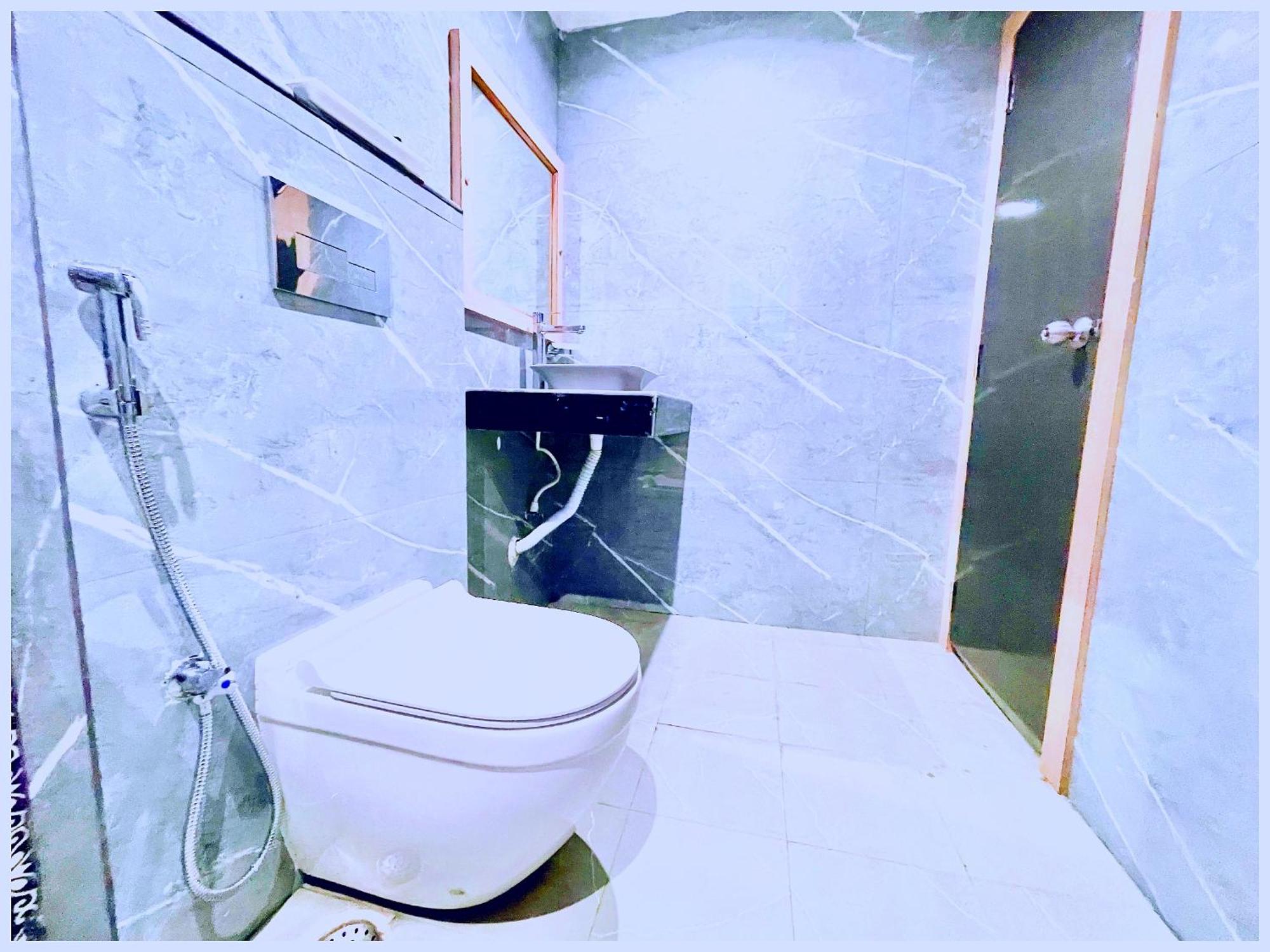 Premium Hotel Ujjain - G A R I M A - Near Mahakal Temple And Rivar - Railway Station - Hygiene & Spacious Room - With Wifi- And Parking Facilities - Best Hotel In 乌贾因 外观 照片