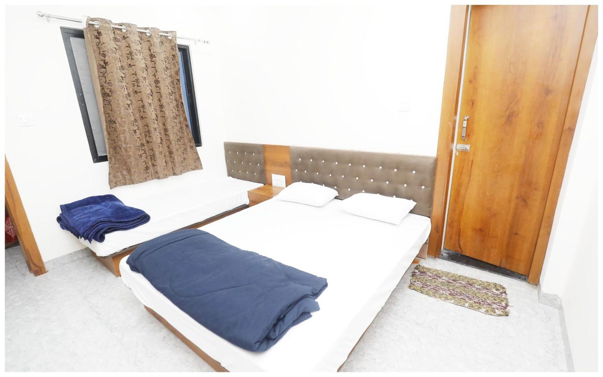 Premium Hotel Ujjain - G A R I M A - Near Mahakal Temple And Rivar - Railway Station - Hygiene & Spacious Room - With Wifi- And Parking Facilities - Best Hotel In 乌贾因 外观 照片