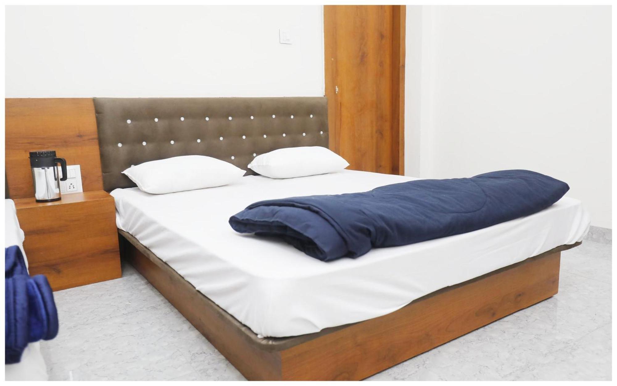 Premium Hotel Ujjain - G A R I M A - Near Mahakal Temple And Rivar - Railway Station - Hygiene & Spacious Room - With Wifi- And Parking Facilities - Best Hotel In 乌贾因 外观 照片