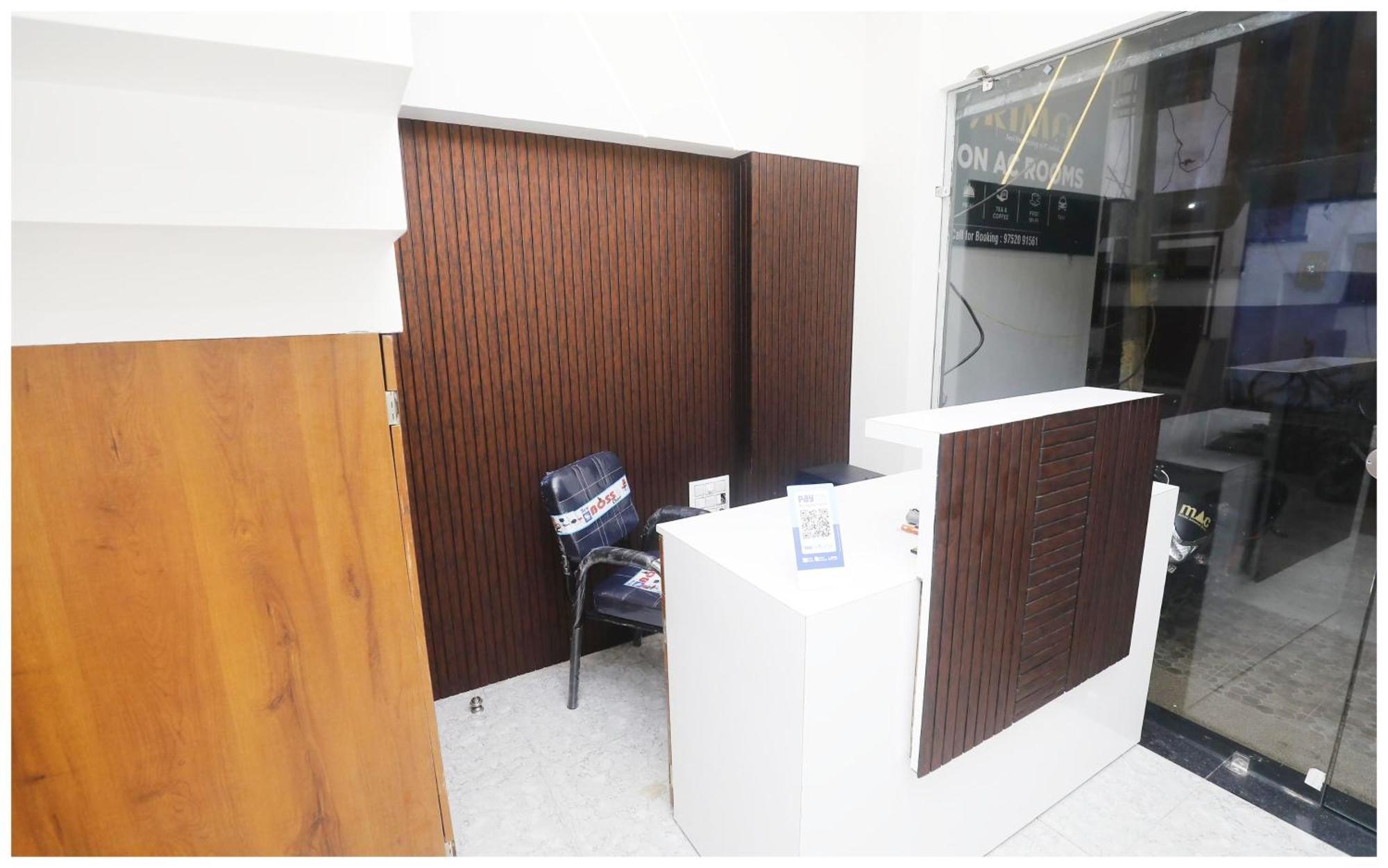 Premium Hotel Ujjain - G A R I M A - Near Mahakal Temple And Rivar - Railway Station - Hygiene & Spacious Room - With Wifi- And Parking Facilities - Best Hotel In 乌贾因 外观 照片