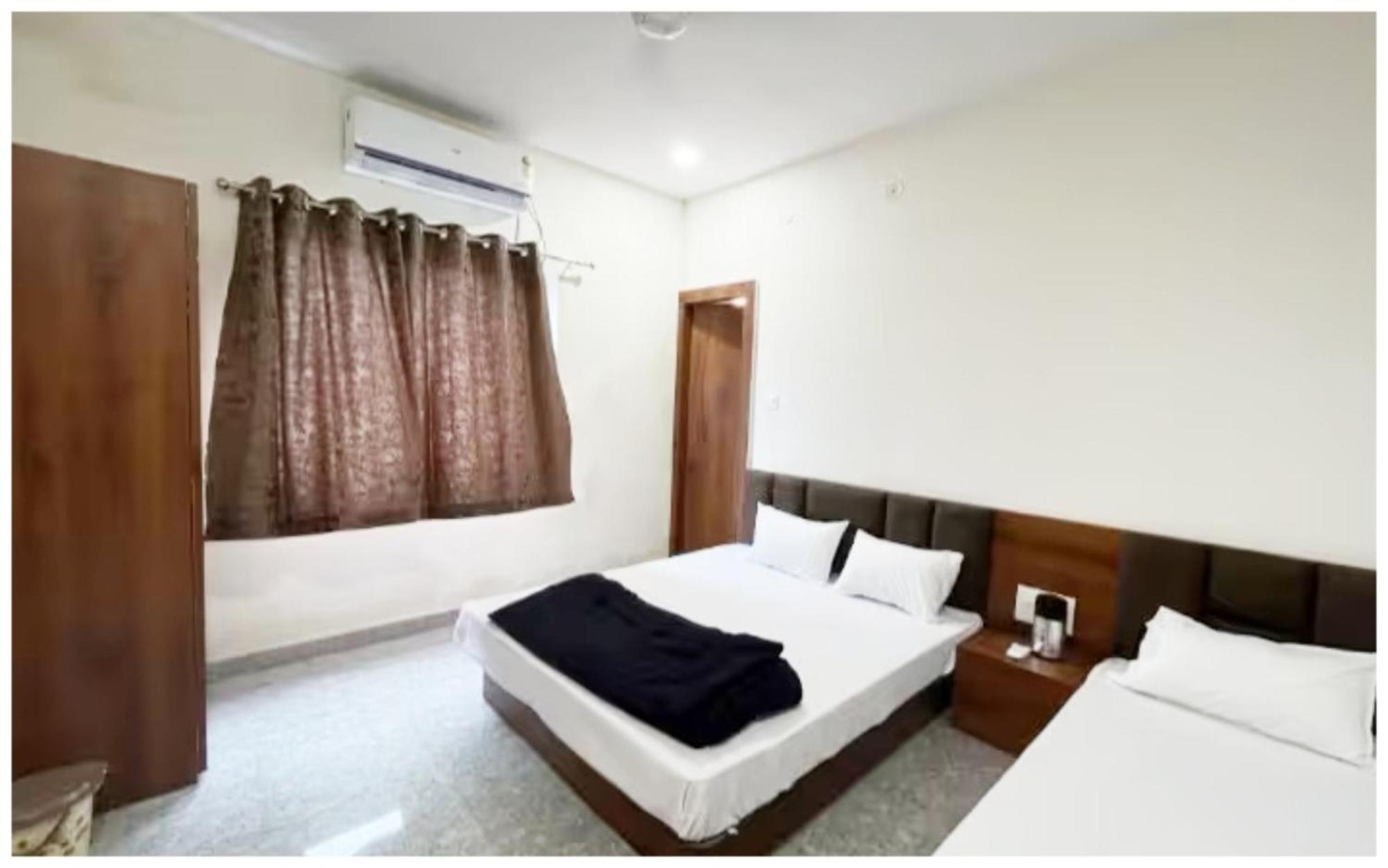Premium Hotel Ujjain - G A R I M A - Near Mahakal Temple And Rivar - Railway Station - Hygiene & Spacious Room - With Wifi- And Parking Facilities - Best Hotel In 乌贾因 外观 照片