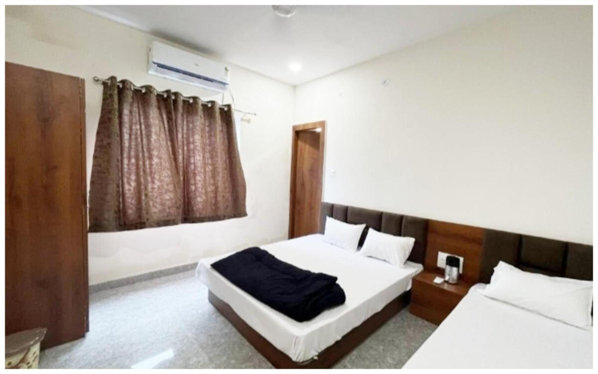 Premium Hotel Ujjain - G A R I M A - Near Mahakal Temple And Rivar - Railway Station - Hygiene & Spacious Room - With Wifi- And Parking Facilities - Best Hotel In 乌贾因 外观 照片