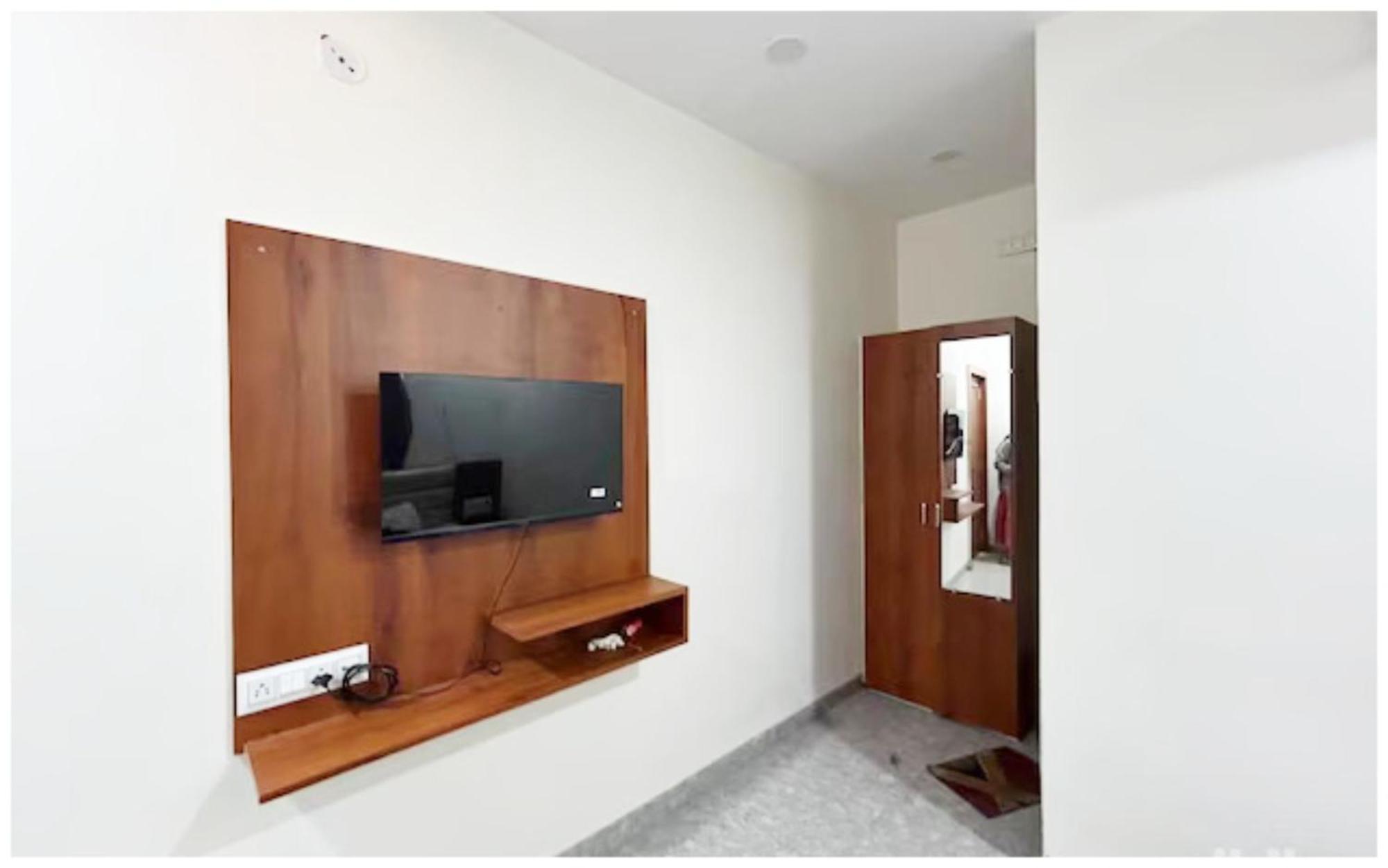 Premium Hotel Ujjain - G A R I M A - Near Mahakal Temple And Rivar - Railway Station - Hygiene & Spacious Room - With Wifi- And Parking Facilities - Best Hotel In 乌贾因 外观 照片