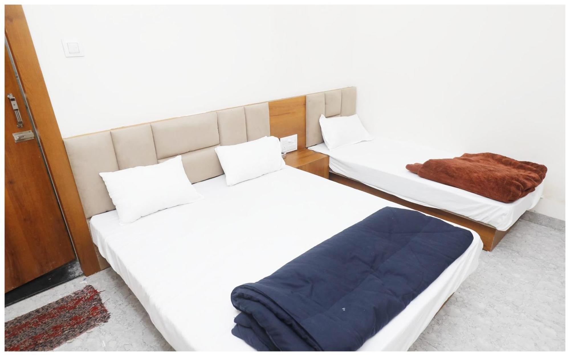 Premium Hotel Ujjain - G A R I M A - Near Mahakal Temple And Rivar - Railway Station - Hygiene & Spacious Room - With Wifi- And Parking Facilities - Best Hotel In 乌贾因 外观 照片