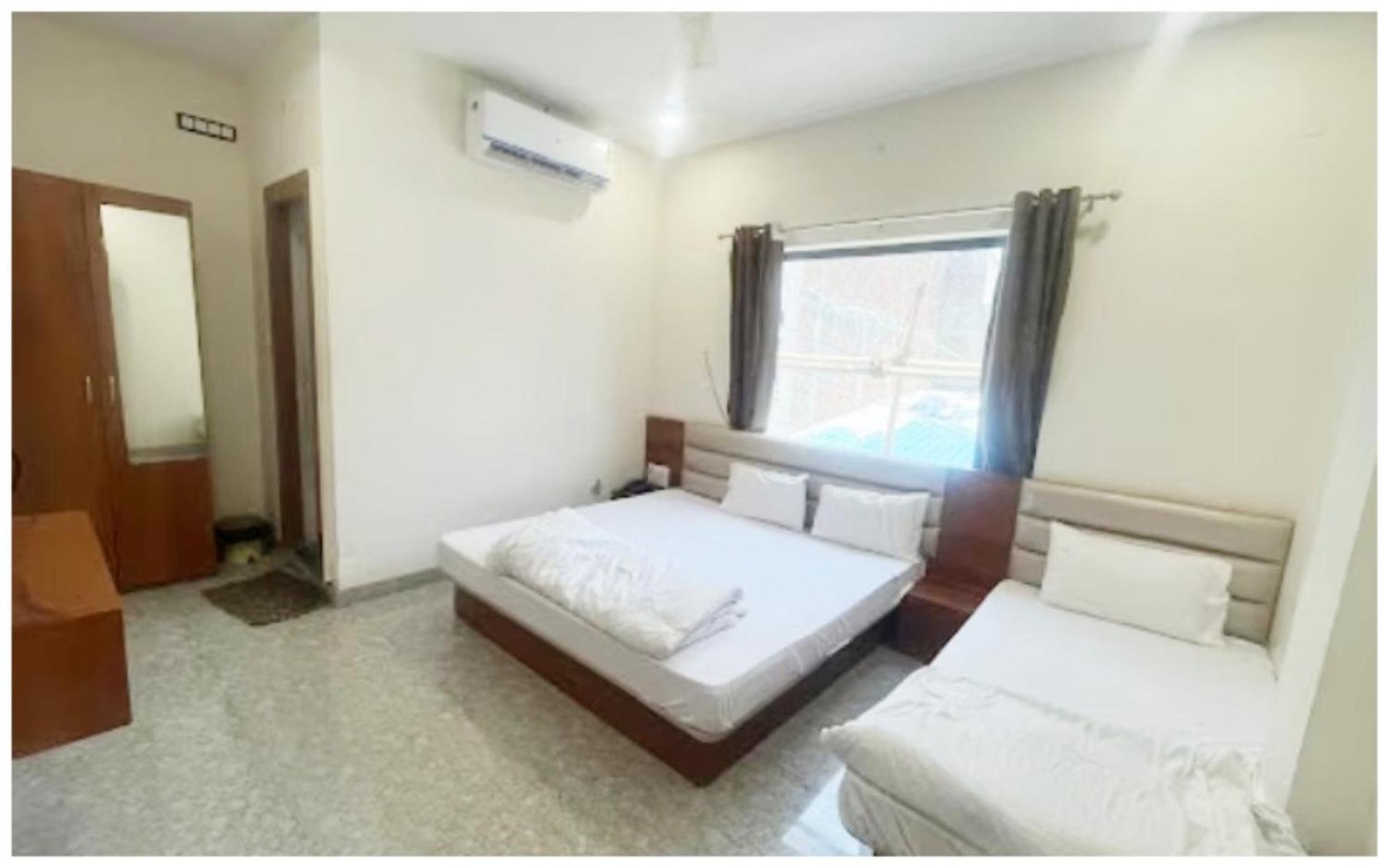 Premium Hotel Ujjain - G A R I M A - Near Mahakal Temple And Rivar - Railway Station - Hygiene & Spacious Room - With Wifi- And Parking Facilities - Best Hotel In 乌贾因 外观 照片